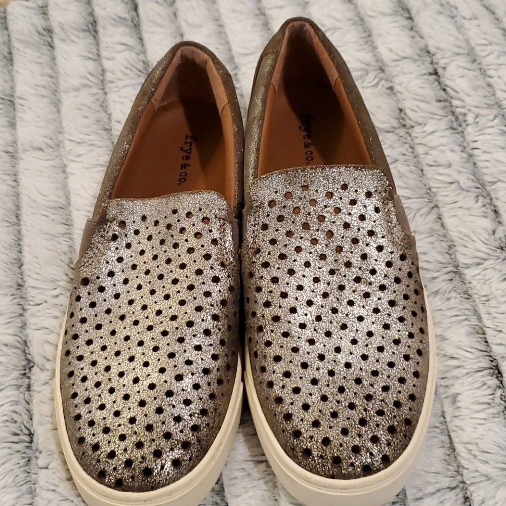 Frye & co "Peggy" metallic silver sneakers sz 7